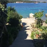 Tomovic ルンバルダ