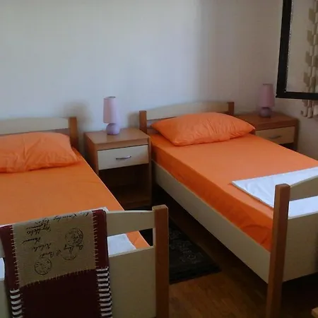 Tomovic * Λομπάρδα